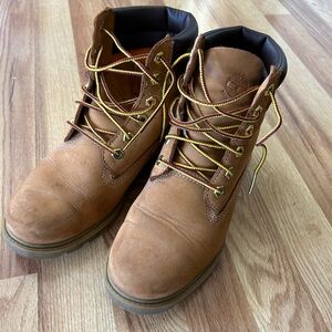Classic Timberlands women’s 6.5